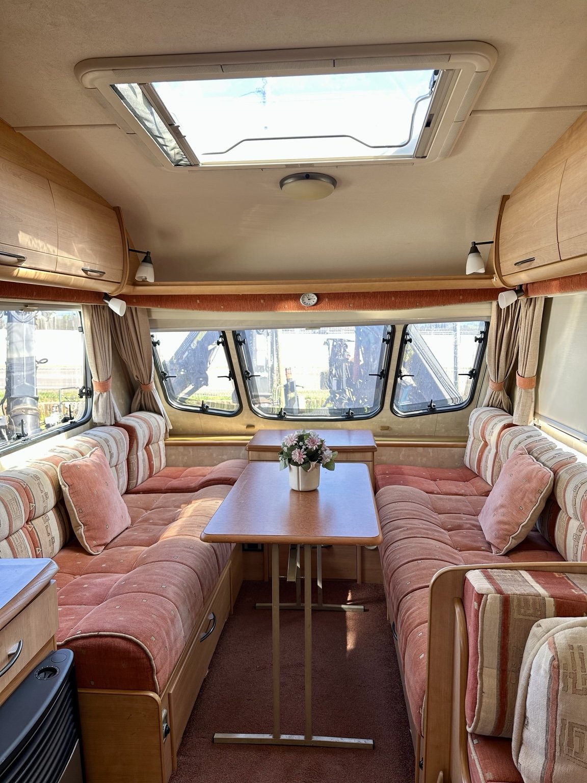 Interior Casa Rodante ACE Jubilee Globetrotter 2004